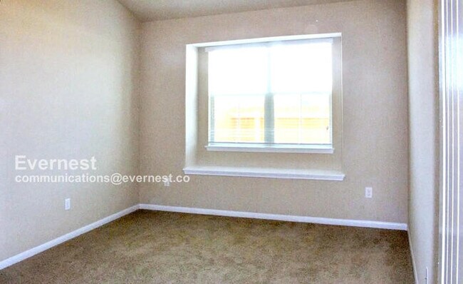 Building Photo - 2880 Donnell Dr