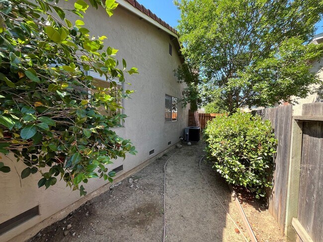 Building Photo - Ready Now! Come Tour Your New 3 Bedroom 2 ...