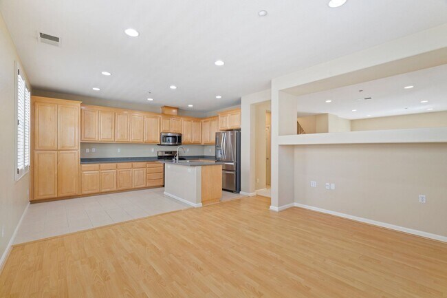 Building Photo - STYLISH, EXCELLENTLY LOCATED HOME CORNER UNIT | EASY ACCESS