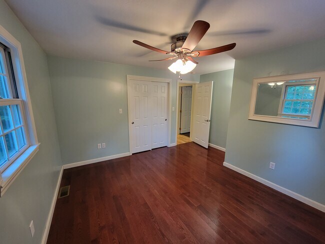 Building Photo - 42 Forest Dr