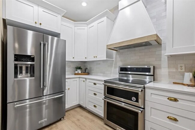 Building Photo - 330 Lang Ct N