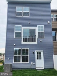 Building Photo - 448 Husky Trl