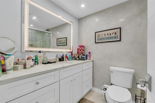 Building Photo - 18071 Biscayne Blvd