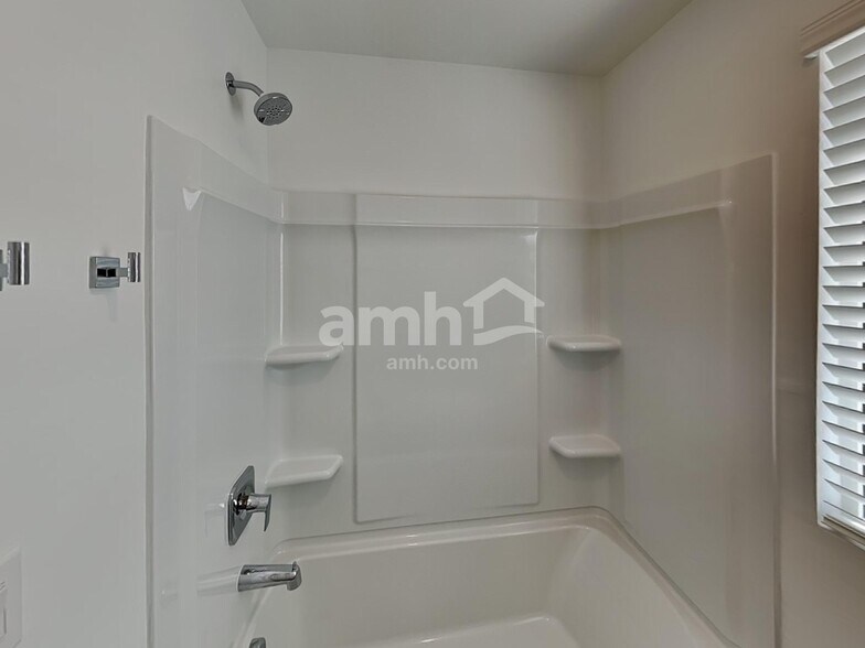 Building Photo - 9660 Harkes Dr