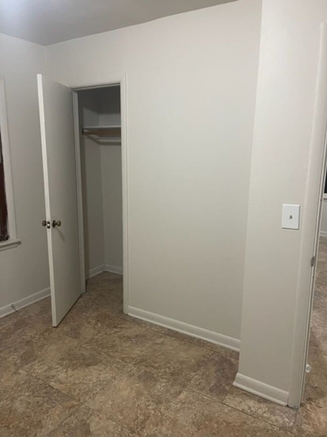Building Photo - 3 bed, 1 bath in Tulsa!