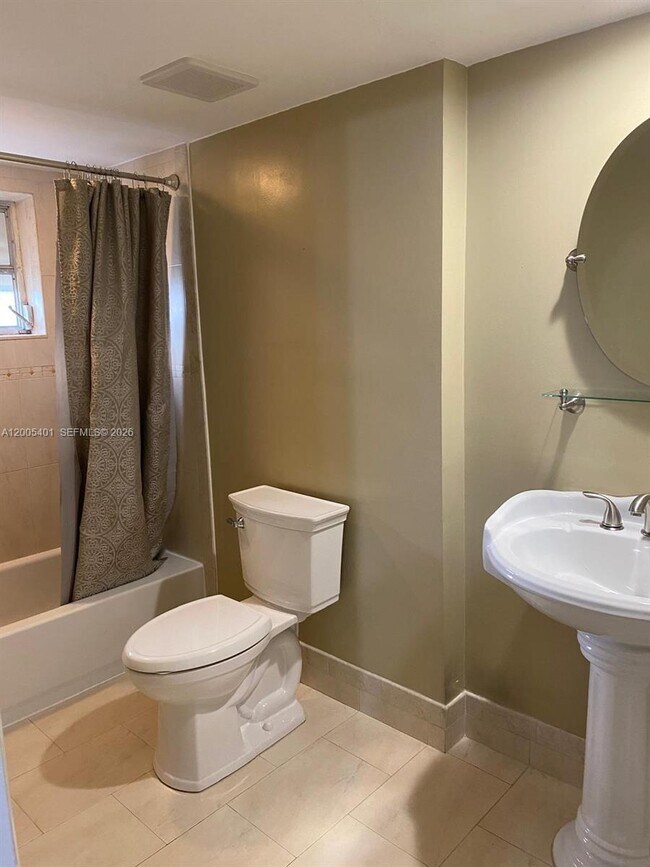 Building Photo - 8761 SW 137th Ave