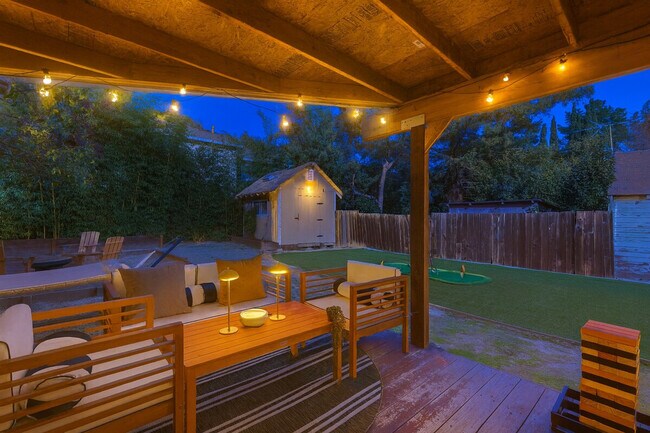 Building Photo - 839 Patchett St