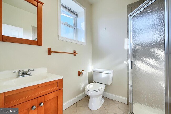 Building Photo - 2200 Brookfield Ave