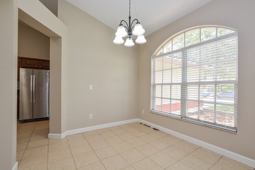 Building Photo - 1306 Silverthorn Dr