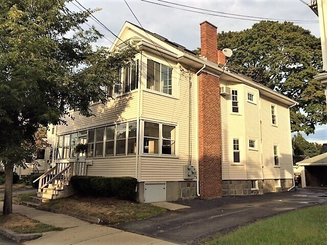 Building Photo - 117 E Elm Ave