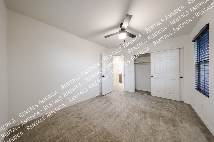 Building Photo - 4215 S 58th Ln