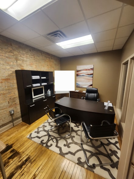 Building Photo - 9 Main St