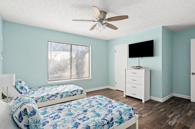Building Photo - Fully Furnished Coastal Living in the Heart of Panama City Beach!