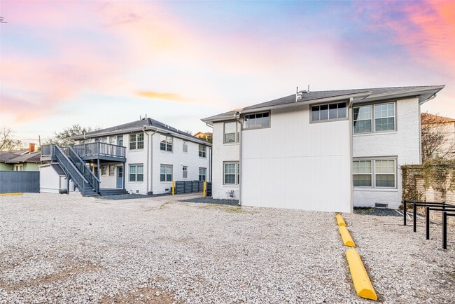 Building Photo - 605 Bomar St