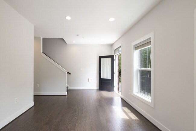 Building Photo - 2375 Wyeth St