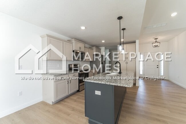 Building Photo - 2520 Lawton Dr