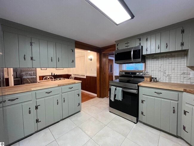 Primary Photo - 3846 N Four Mile Rd