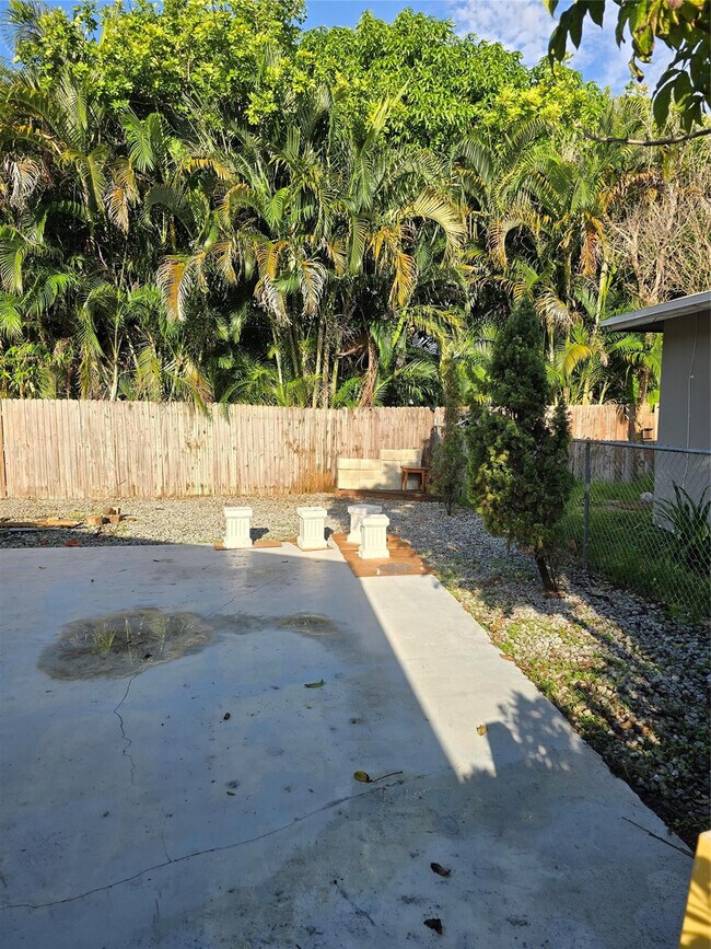 Building Photo - 1749 NW 6th Ave