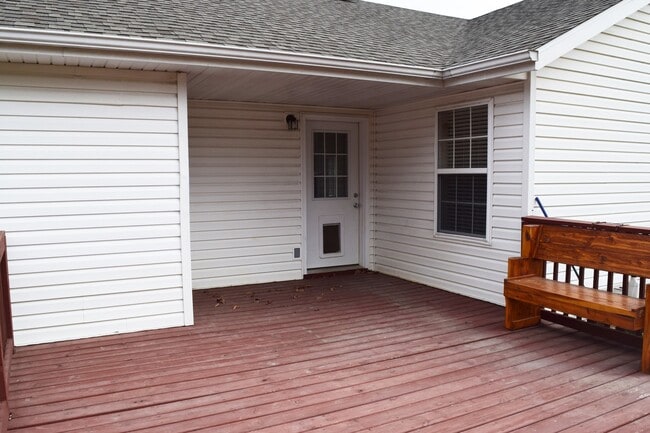 Building Photo - Located in the popular Woodland Hills Subd...