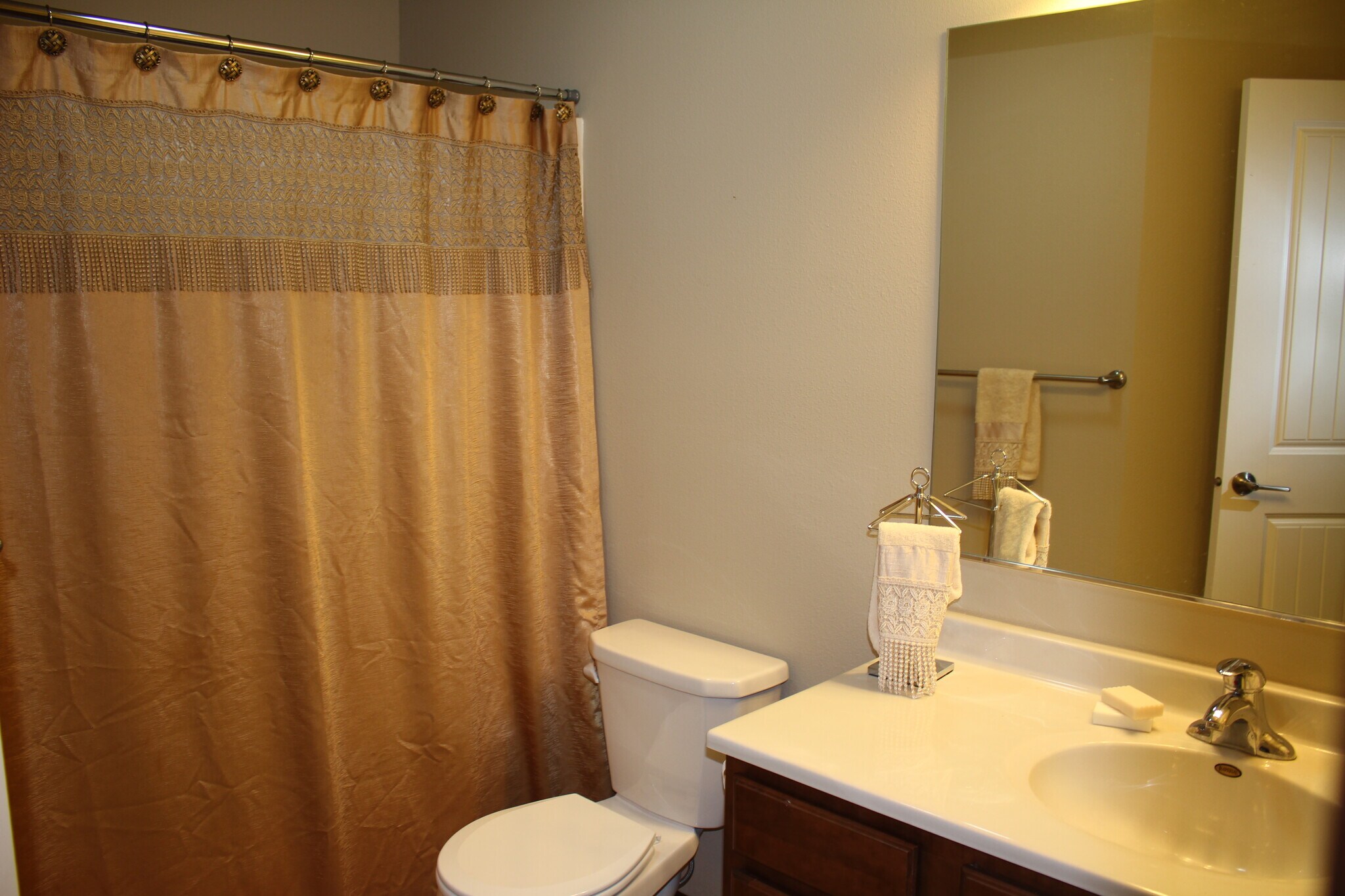 Building Photo - 3730 Ravenwood Cir