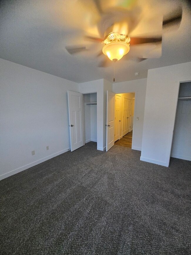 Building Photo - 3 Bed 2 Bath Townhouse for Rent!