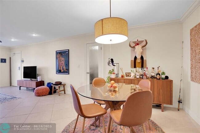 Building Photo - 6253 Bay Club Dr