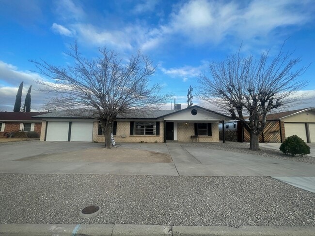 Primary Photo - 1308 Backus St