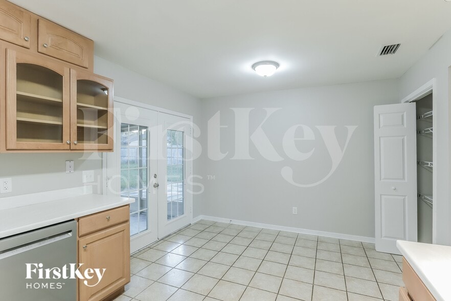 Building Photo - 2391 Stonebridge Dr