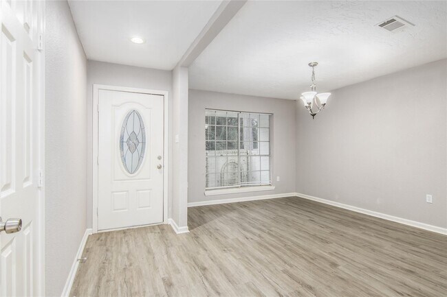 Building Photo - 1702 Athens Dr