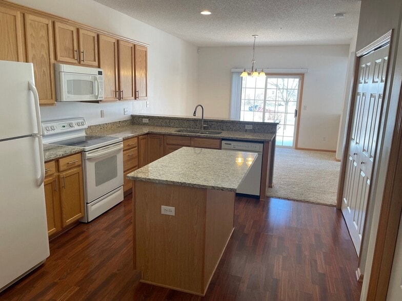 Building Photo - 13925 52nd Ave N