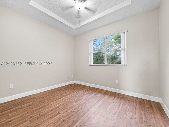 Building Photo - 1049 NE 42nd Ave