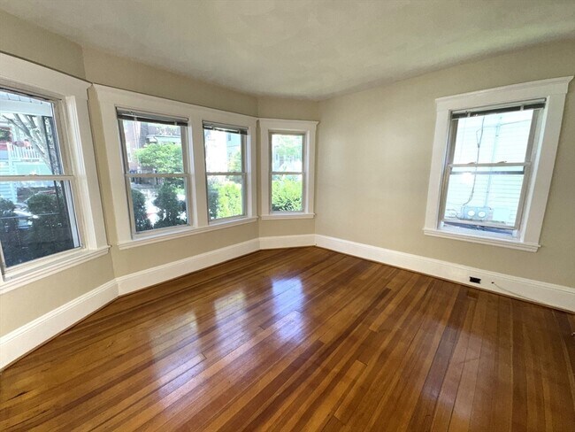 Building Photo - 20 Hunnewell Ave