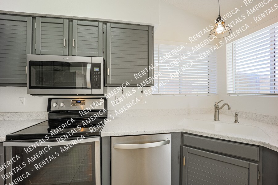 Building Photo - 1055 N Recker Rd