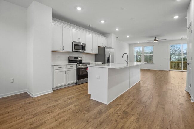 Building Photo - 466 Blair Rd