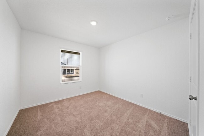 Building Photo - 3 Bedroom/2 Bath Crescent Hills Subdivision