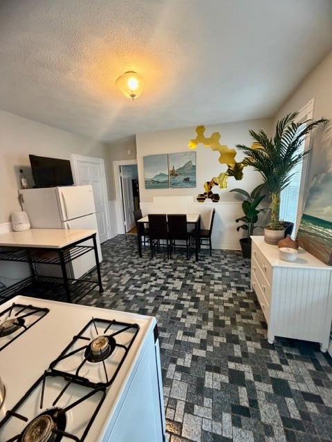 Building Photo - 48 Cook St