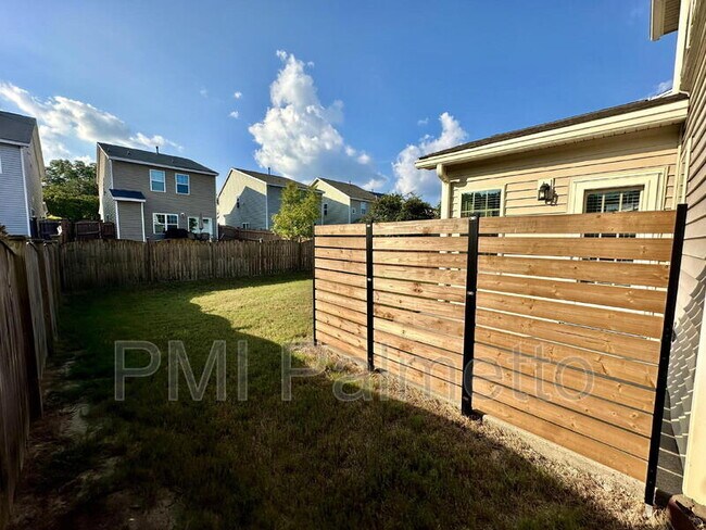 Building Photo - 117 Weeping Oak Ln