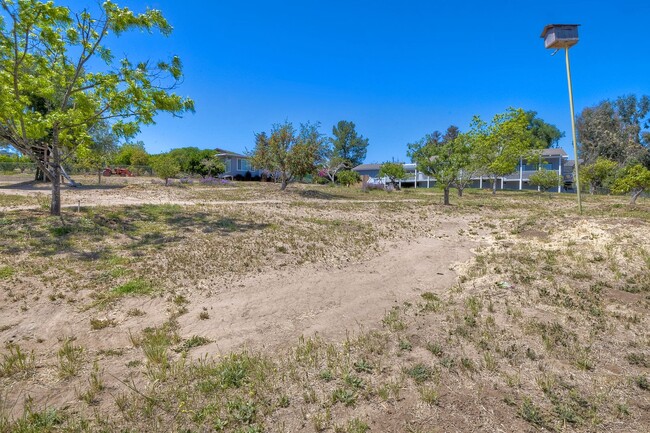 Building Photo - Beautiful home plus Casita for extra room!