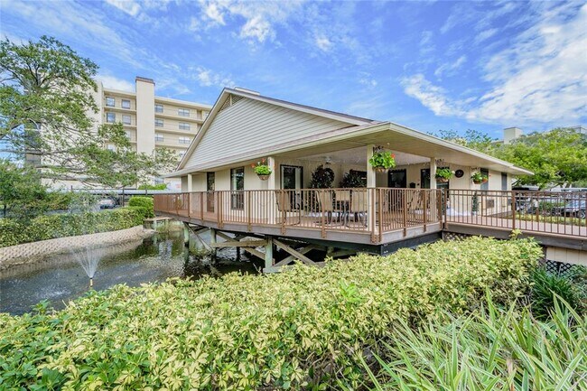 Building Photo - 2700 Cove Cay Dr