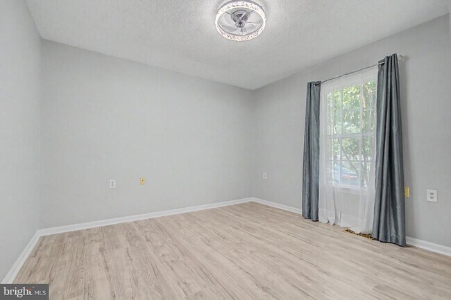 Building Photo - 2615 Point Lookout Cove