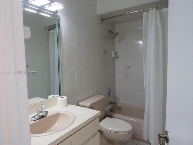 Building Photo - 9165 Fontainebleau Blvd