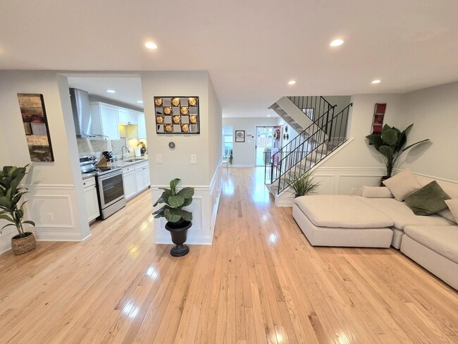 Building Photo - 5407 Leeway Ct