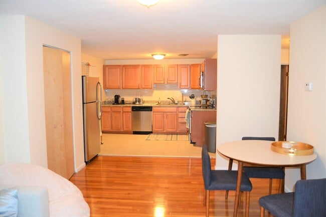 Building Photo - 110 Babcock St