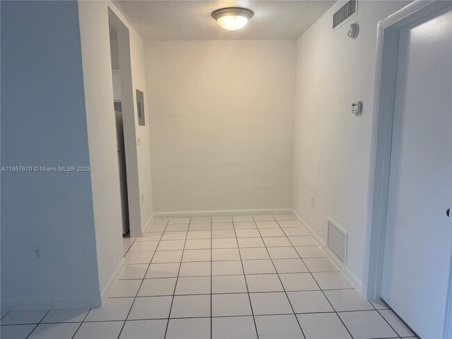 Building Photo - 8370 SW 65th Ave