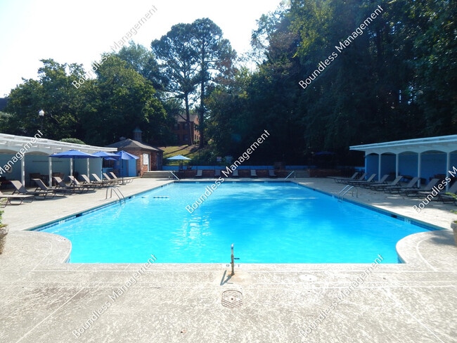 Building Photo - 3081 Colonial Way