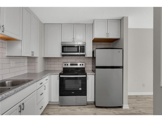 Building Photo - 66 9th St E