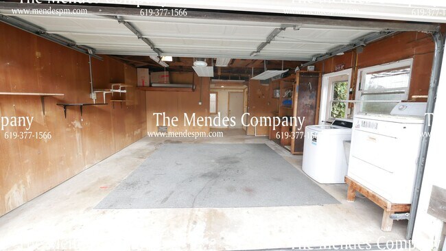 Building Photo - 933 Temple St