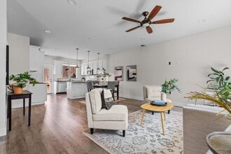 Building Photo - 5965 Hilltop Dr