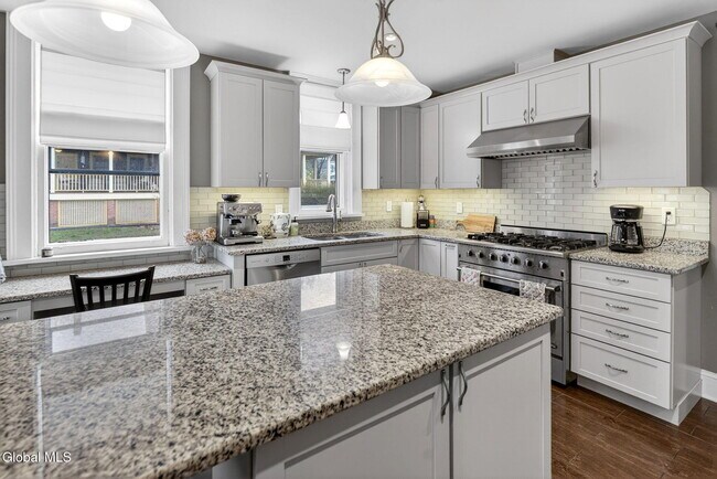 Building Photo - 194 Grand Ave