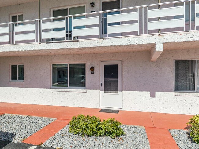 Building Photo - 1100 Martinique Dr
